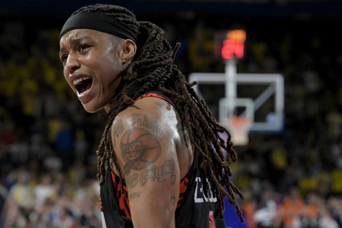 Villeneuve d'Ascq's Croatian shooting guard #01 Shavonte Zellous reacts during the women's FIBA Euroleague final basketball match between Fenerbahce and Villeneuve-d'Ascq at the Servet Tazegul Spor Salonu arena in Mersin on April 14, 2024. OZAN KOSE / AFP