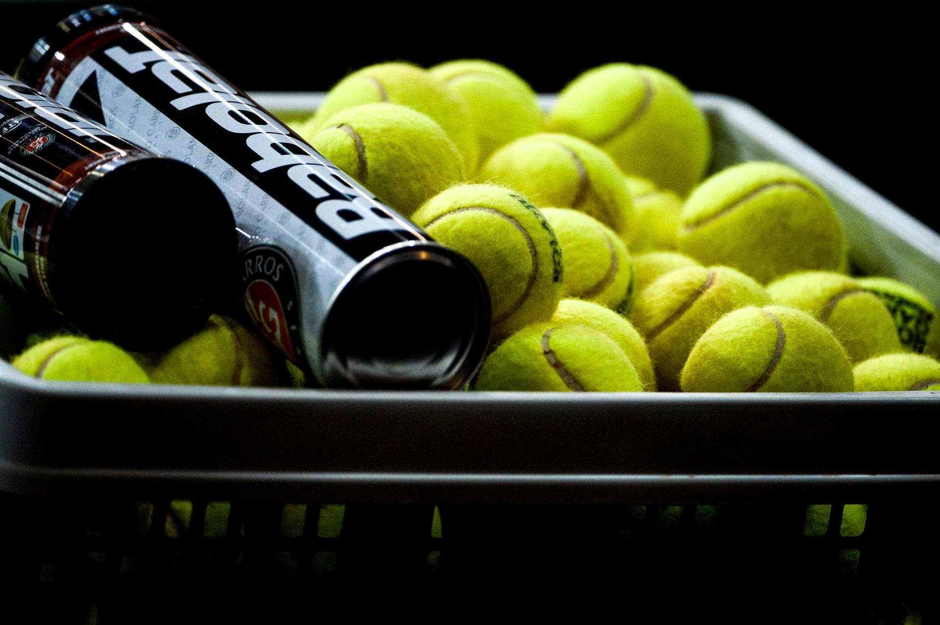 20151125 - GENT, BELGIUM: Illustrations shows tennis balls at a training practice ahead of the Davis Cup World Group final between Belgium and Great Britain, Wednesday 25 November 2015, at Flanders Expo in Gent. The final will be played from 27 to 29 November 2015 in Gent Flanders Expo. BELGA PHOTO DIRK WAEM