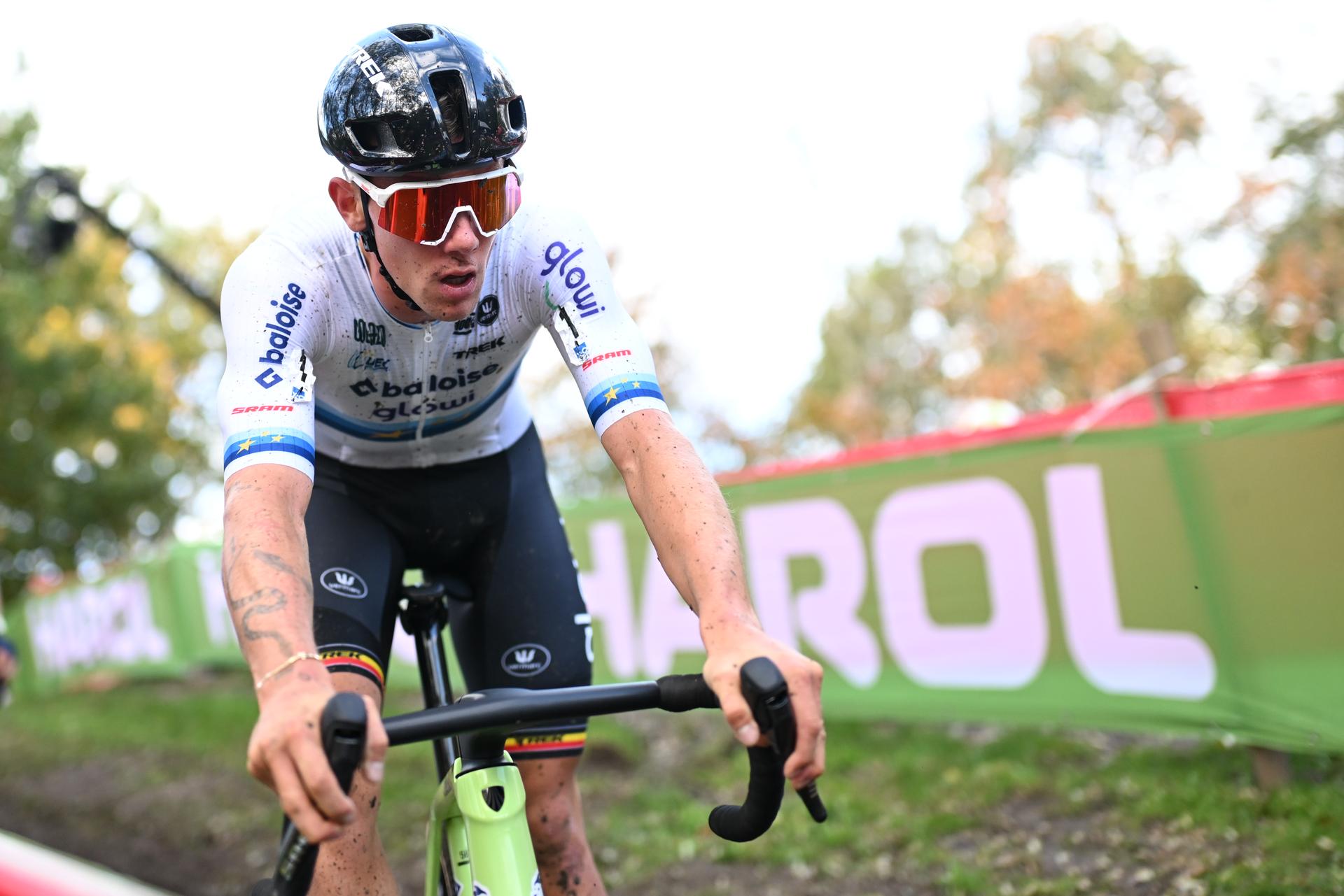 Belgian Thibau Nys pictured in action during the elite men race of the "Rapencross" cyclocross in Lokeren, the second race (out of 8) of the X2O Badkamers Trophy, Sunday 02 November 2025. BELGA PHOTO DAVID PINTENS